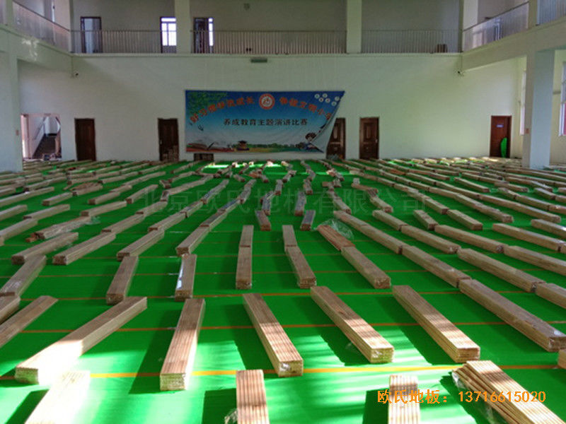 山東菏澤第六實驗小學籃球館運動木地板鋪設案例2