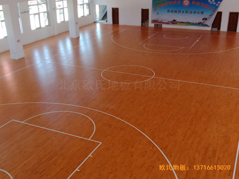 山東菏澤第六實驗小學籃球館運動木地板鋪設案例5