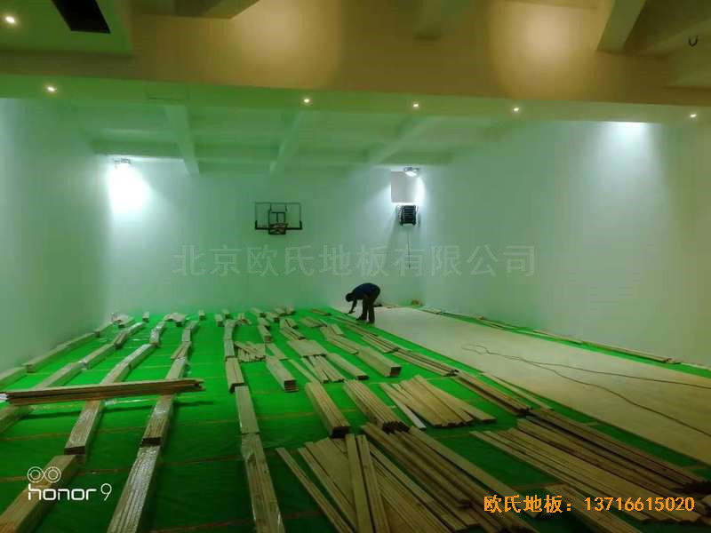 上海閔行西郊莊園2區156號籃球館體育木地板鋪裝案例1