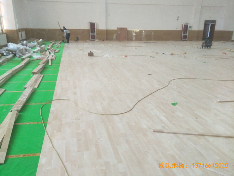 銀川第二十九中學籃球館體育地板安裝案例3