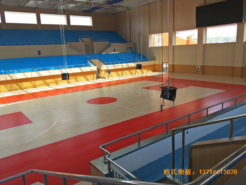 云南楚雄醫專學院籃球館體育地板安裝案例0