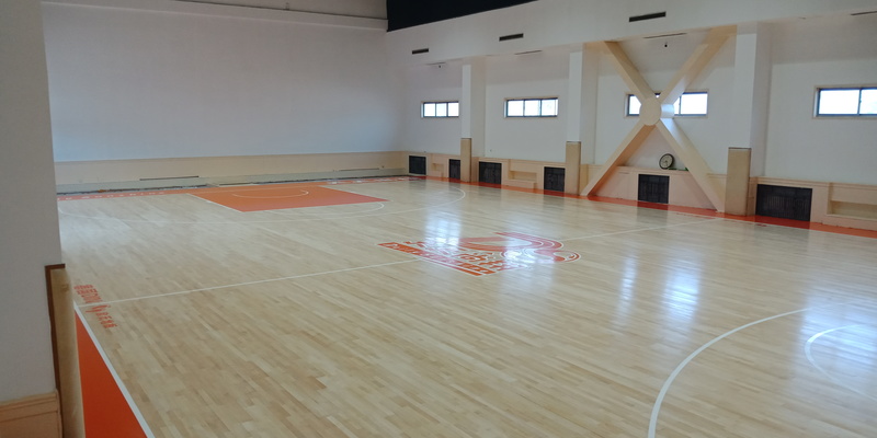 北方溫泉會議中心籃球場運動木地板施工案例
