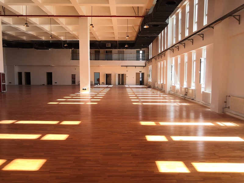 北京房山長陽小學籃球場運動木地板施工案例4