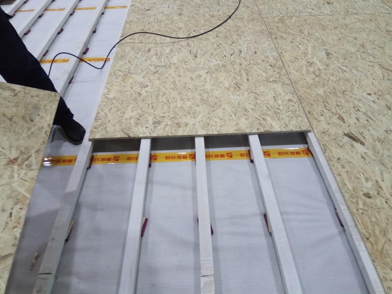 重慶市九龍坡區友動力羽毛球木地板施工案例3