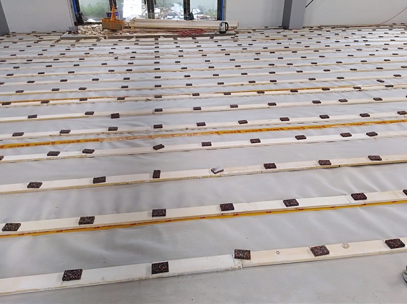 安徽省懷寧縣新明源電力有限公司羽毛球木地板施工案例