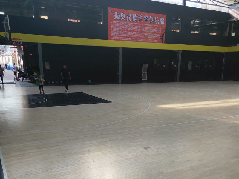 南陽市驕陽體育籃球俱樂部施工案例