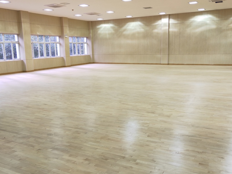 上海豐莊西路綠地小學舞臺木地板施工案例4