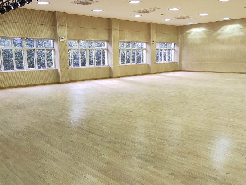 上海豐莊西路綠地小學舞臺木地板施工案例6
