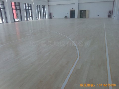 江蘇常卅市都市科技園籃球館體育地板