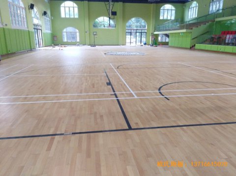 深圳普林斯頓小學籃球館運動地板施工