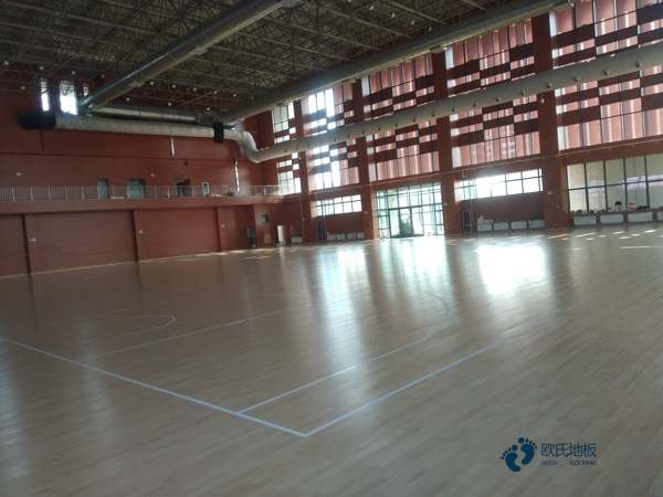 大學運動籃球地板施工流程2