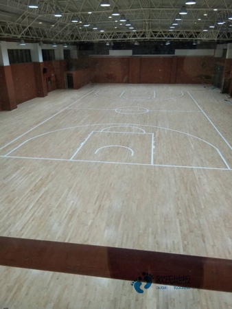 籃球館木地板如何清理1